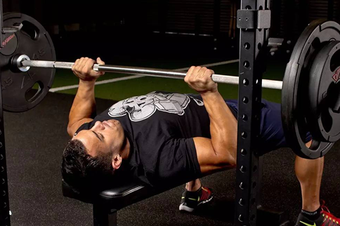 想要提升卧推的重量,这几种卧推方法,能够刺激肌肉生长