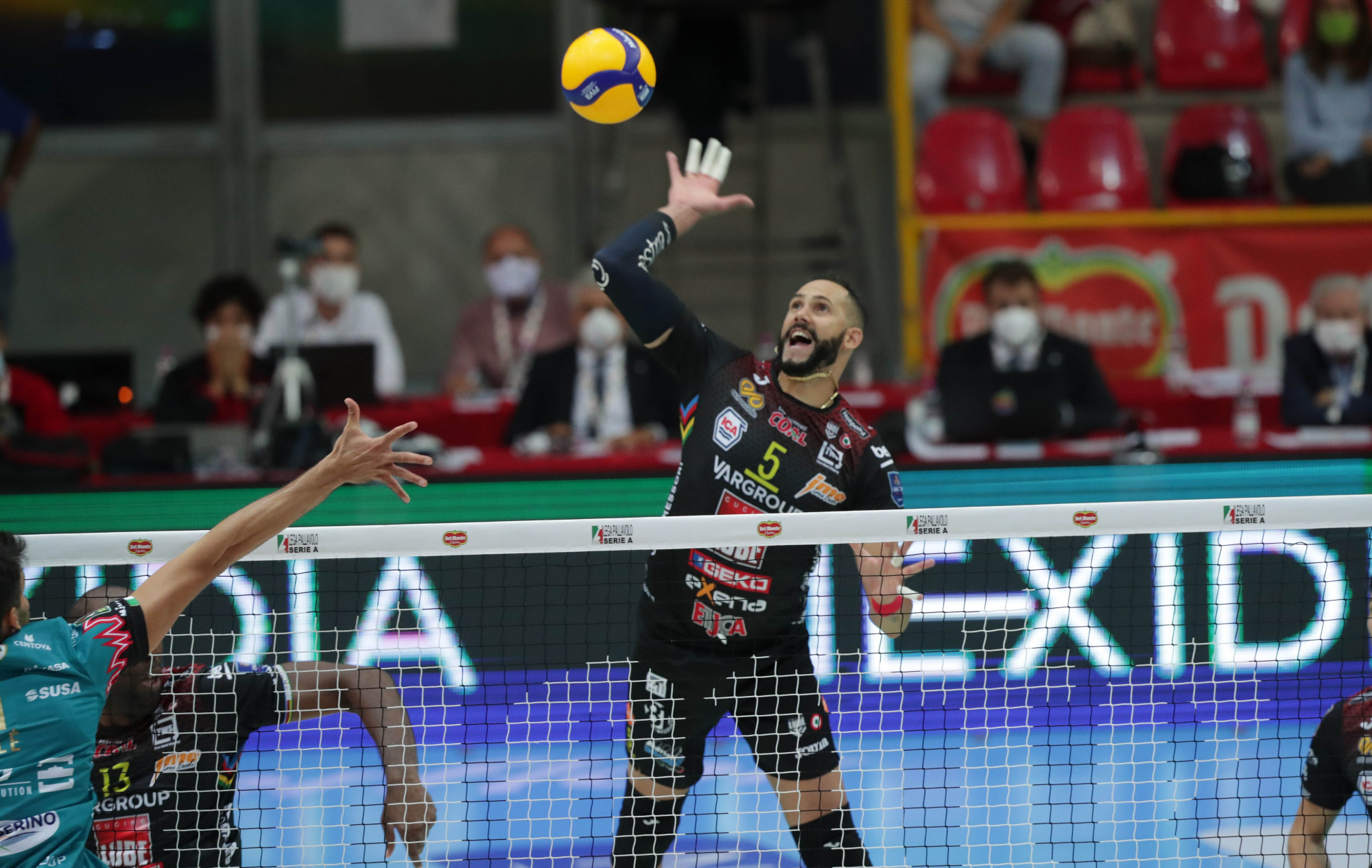 mvp莱昂!2020意大利男排超级杯佩鲁贾3:2奇维塔诺瓦第三次捧杯