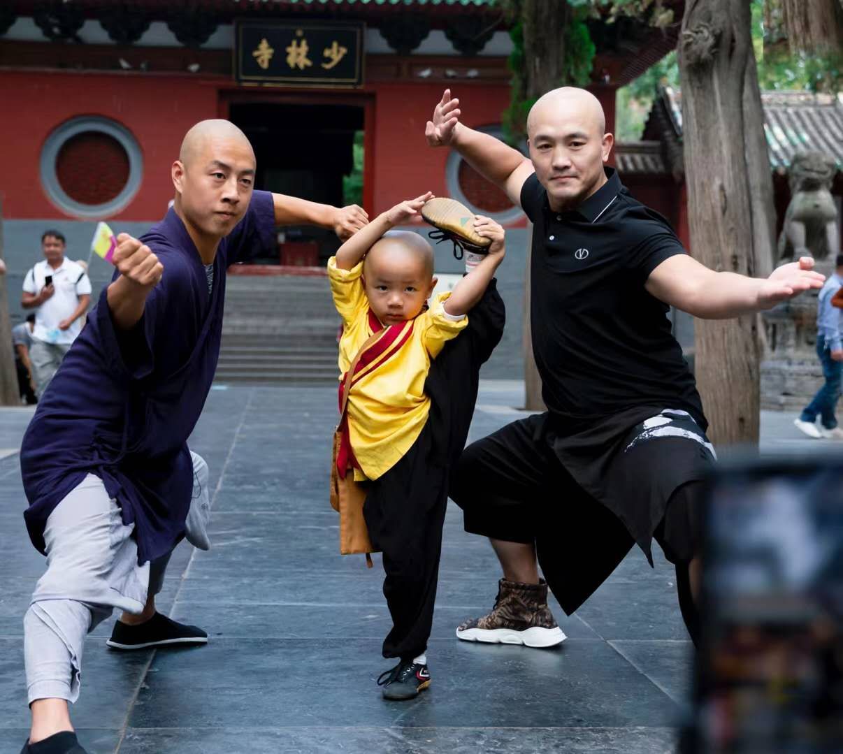 一龙携手释小龙造访少林寺获少林官方接待遗憾未与释永信见面