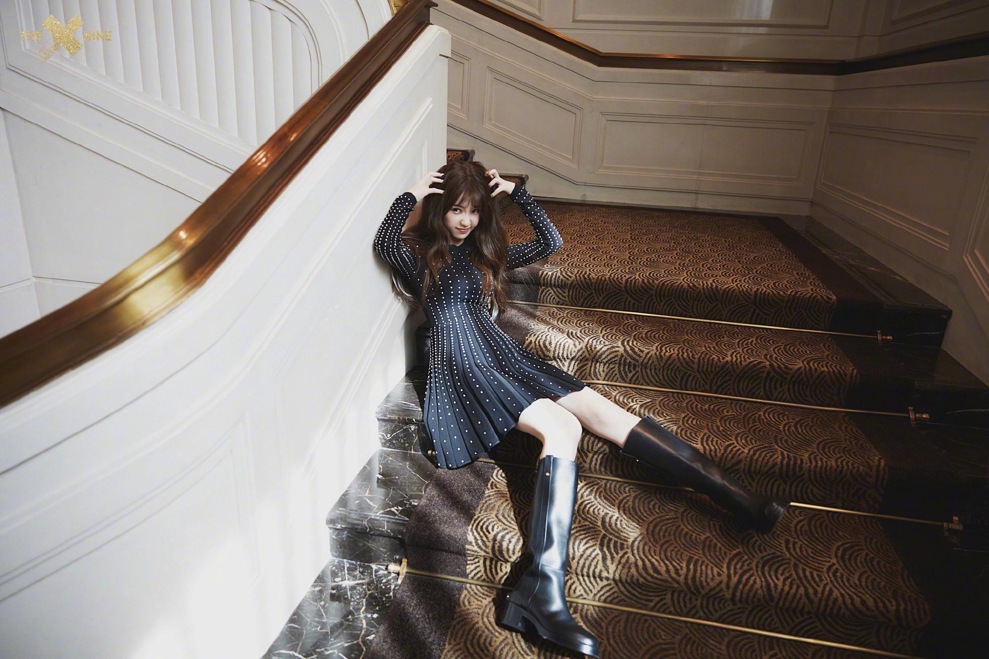 虞书欣valentino线下活动波点裙长筒靴过分可爱了