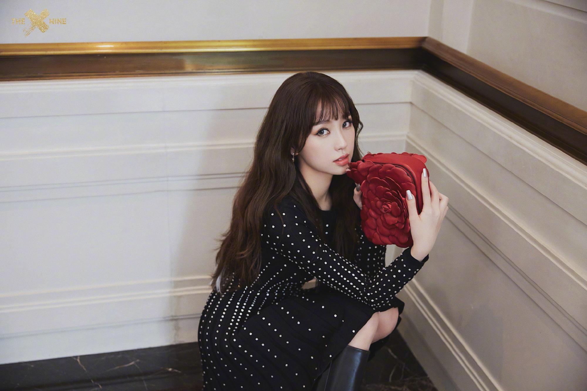 虞书欣valentino线下活动波点裙长筒靴过分可爱了