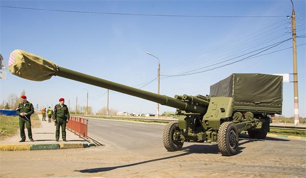 为加强火力,俄大步出击,部署经超精度榴弹炮!