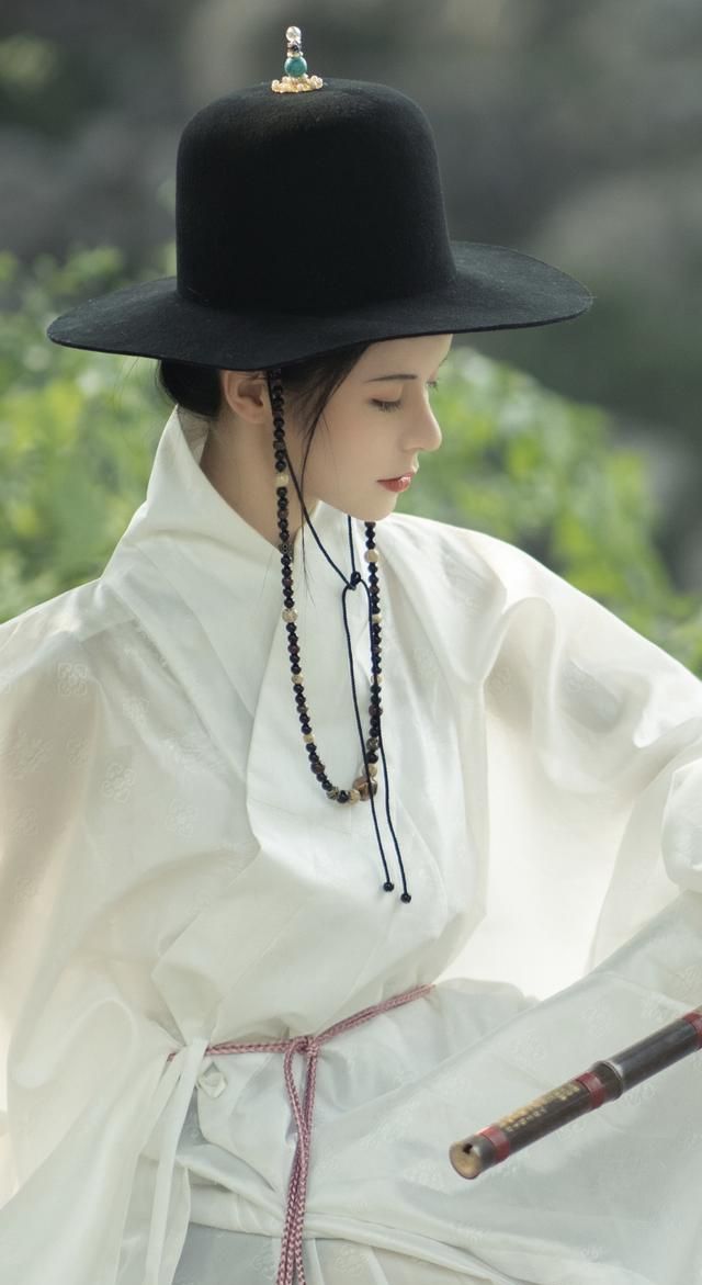 身穿汉服的翩翩公子竟是女儿身即俊俏又帅气女生看了也心动