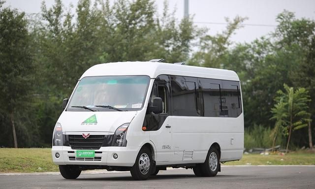 大一号才能显得从容不迫 五菱s200房车静态评测