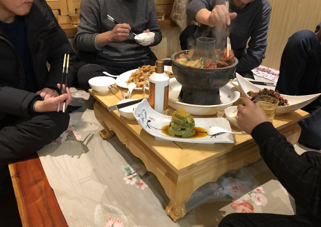 南方人看了觉得脏,东北人:你懂啥?|炕头|南方人|吃饭_新浪新闻