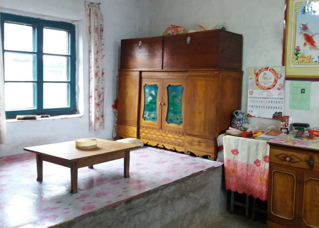 东北人喜欢在炕上吃喝玩乐?南方人看了觉得脏,东北人:你懂啥?