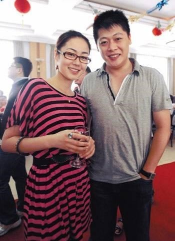 其实贺树峰与杨晨早于今年4月份就领证了,但因为疫情的原因迟迟没有