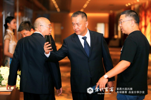 酒中酒集团销售有限公司副总经理曹烈鹏先生,宋代官窖酒业销售有限