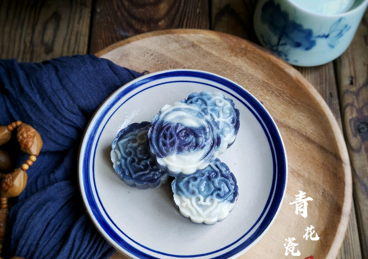 精致高雅的青花瓷冰皮月饼,更适合今年中秋伴手礼