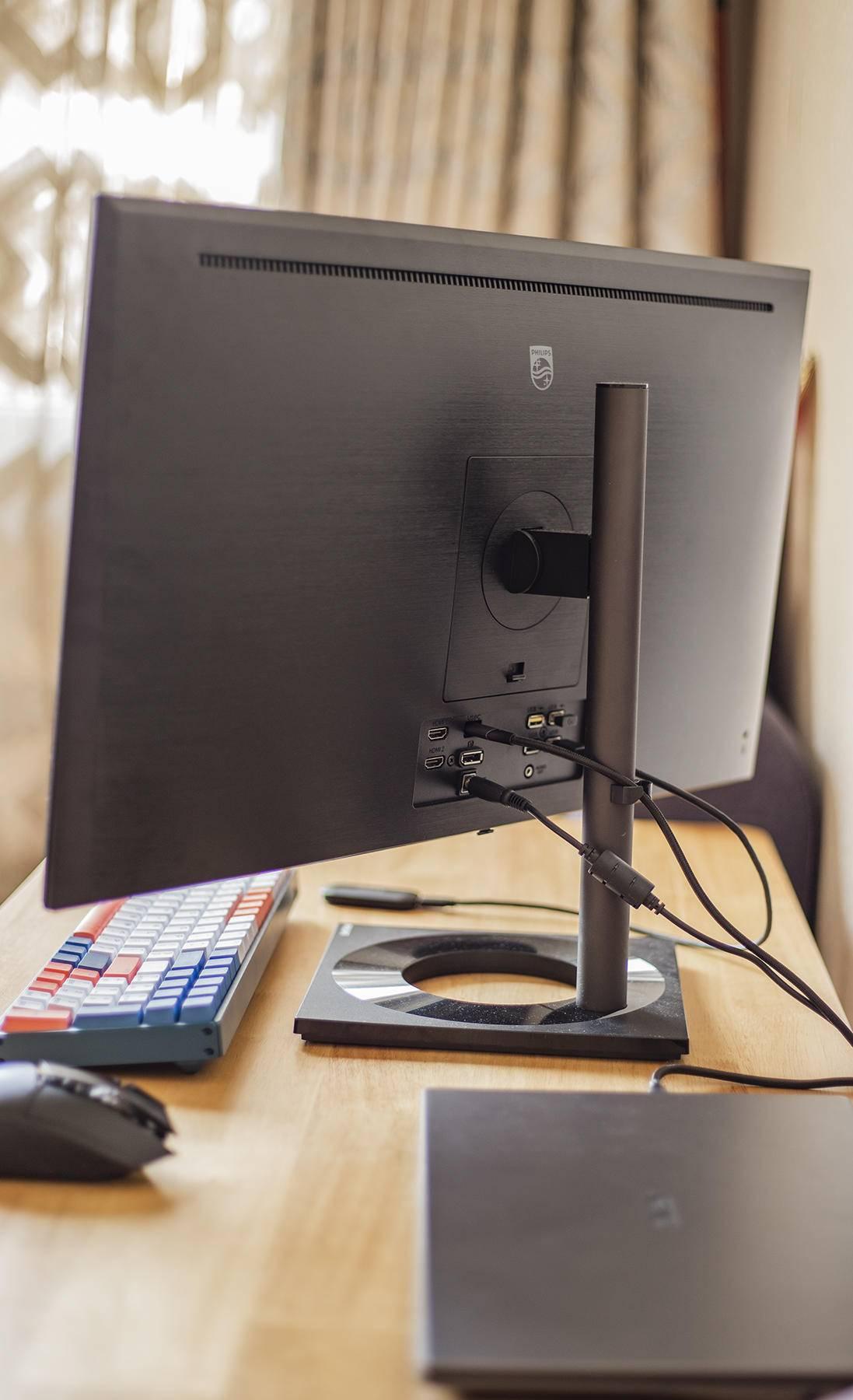 当然,飞利浦279c9的扩展性还不只如此,全功能type-c接口在提供视频