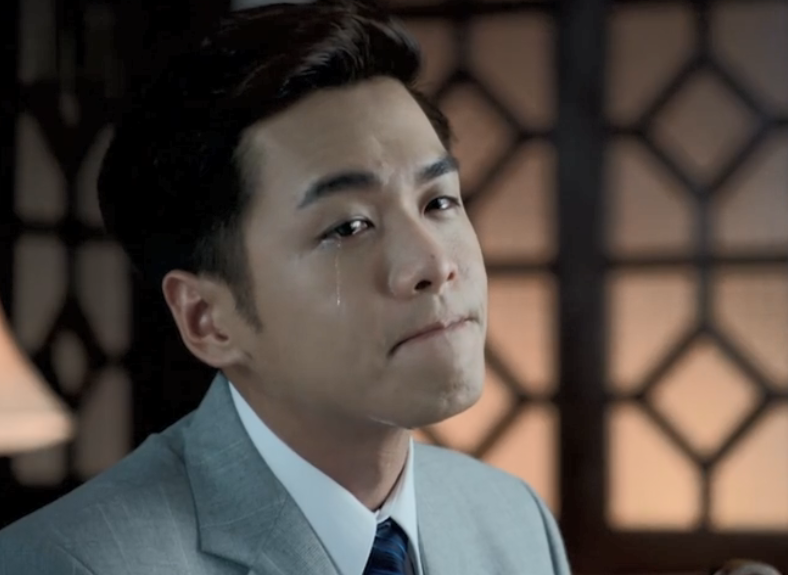 相比起来,周冬雨对面的张若昀哭起来就很美人落泪.