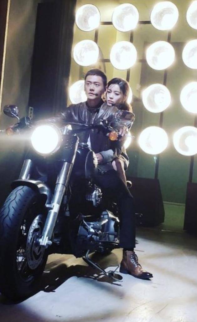 张振朗与赖慰玲以情侣档现身捞金,两人均获赞是演技派