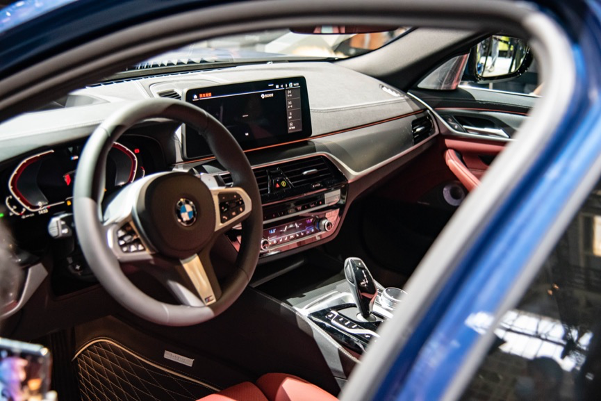 新款宝马5系详解,豪华中大型轿车也能主打运动,科技属性