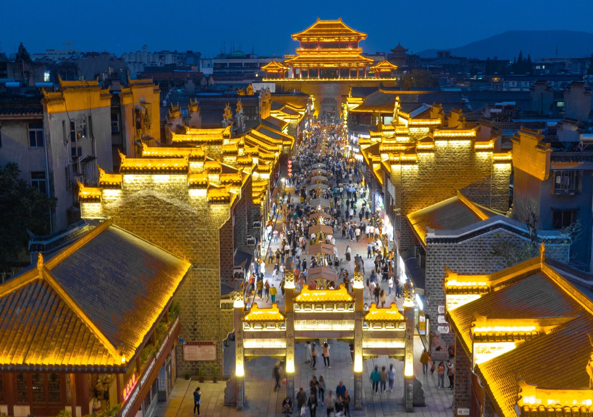 熊银匠参加湖北省非遗"六进"活动暨襄阳北街非遗文创市集活动