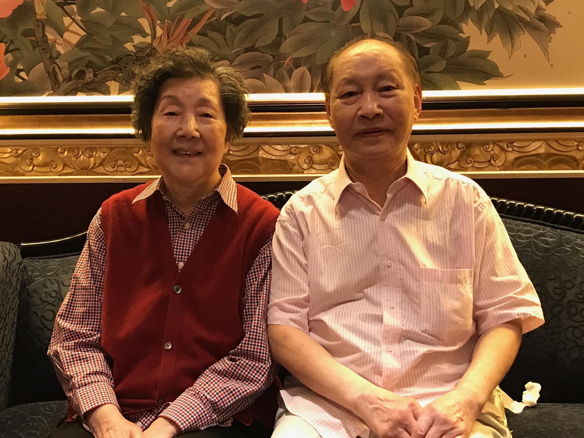 2017年9月,徐杰和妻子厉端在60年(钻石)结婚祝贺日上相符影。受访者供图