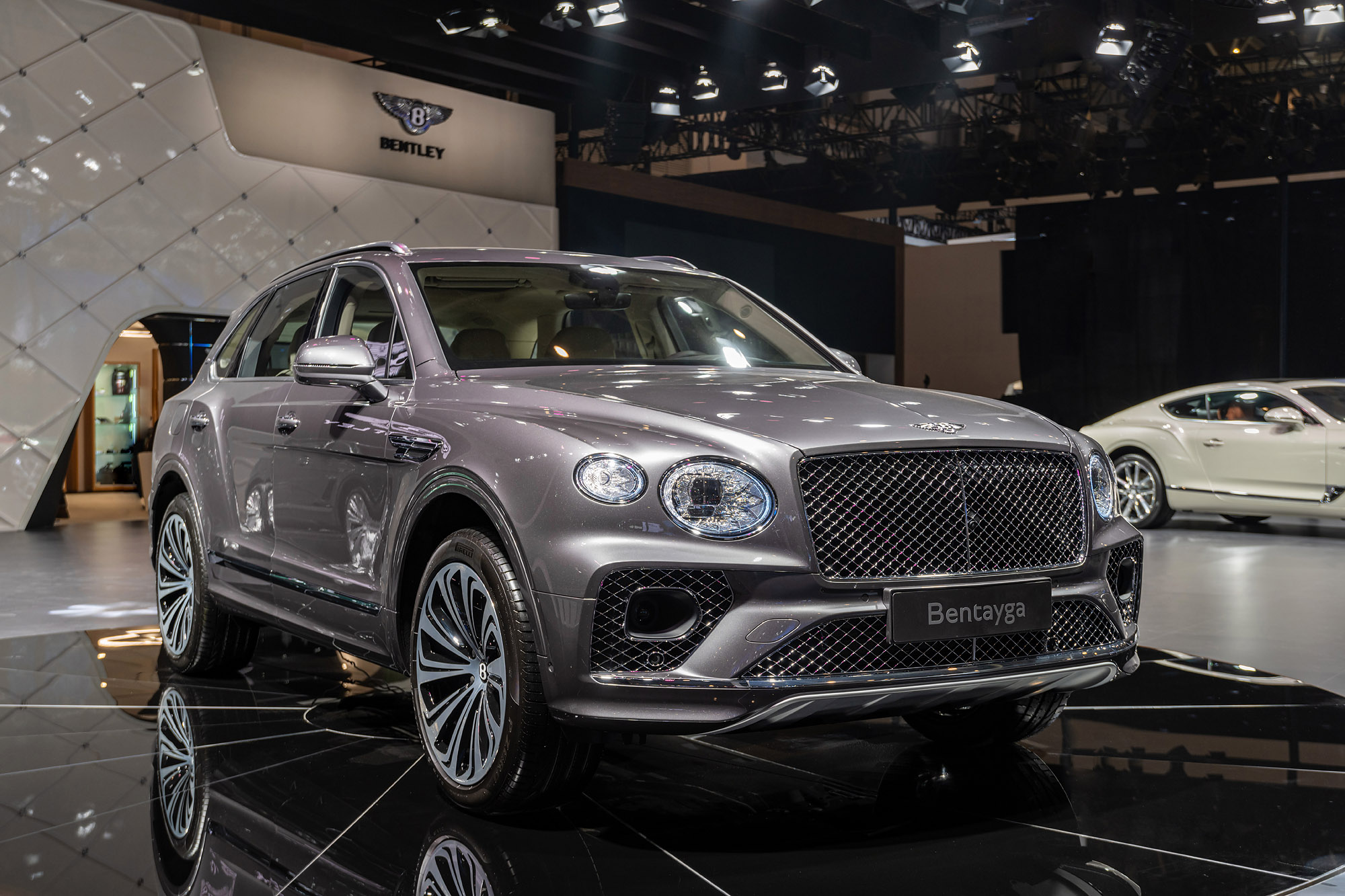 宾利全新车型亮相车展 宾利北京-五棵松现场专业服务获赞