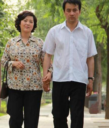 演艺圈模范夫妻揭秘50岁王茜华与老公沈航的幸福婚姻生活