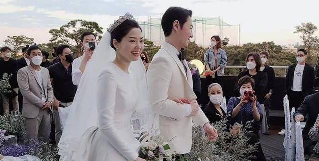 神话组合junjin结婚准新娘是交往三年的乘务员