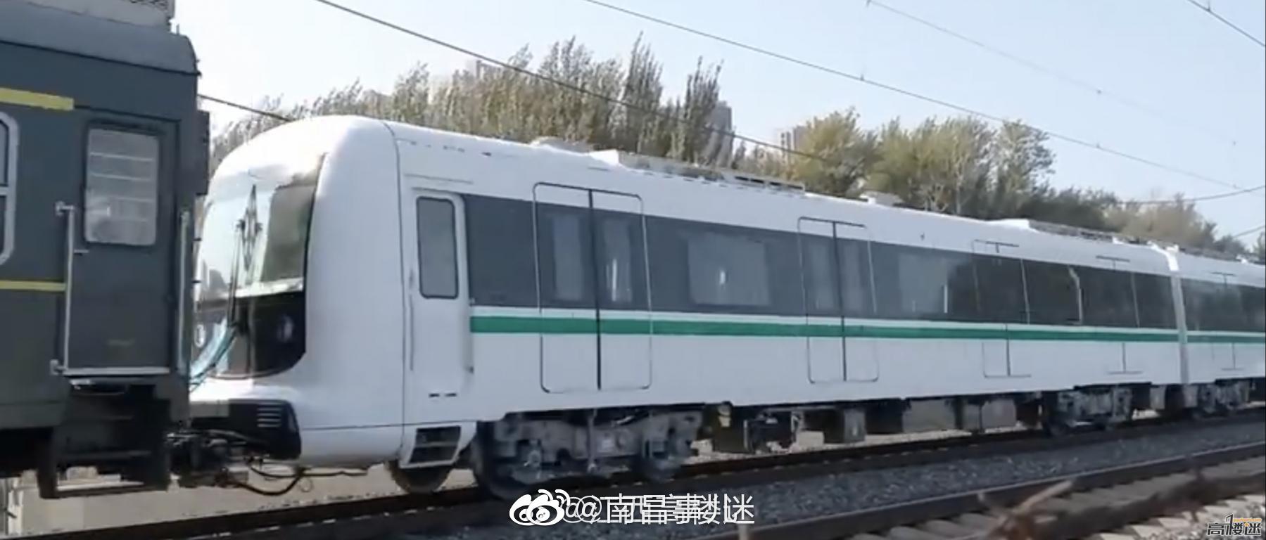 南昌地铁4号线列车来了 生态绿上线