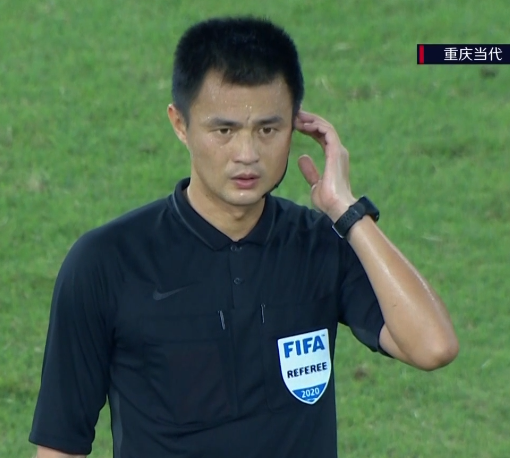 进球明显不越位,边裁却举旗,中超比赛中断长达3分钟|张卫|娄一晨|越位