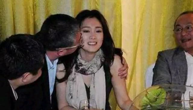 才明白镜头前的她们都是装出来的|女明星|富豪|大佬_新浪新闻