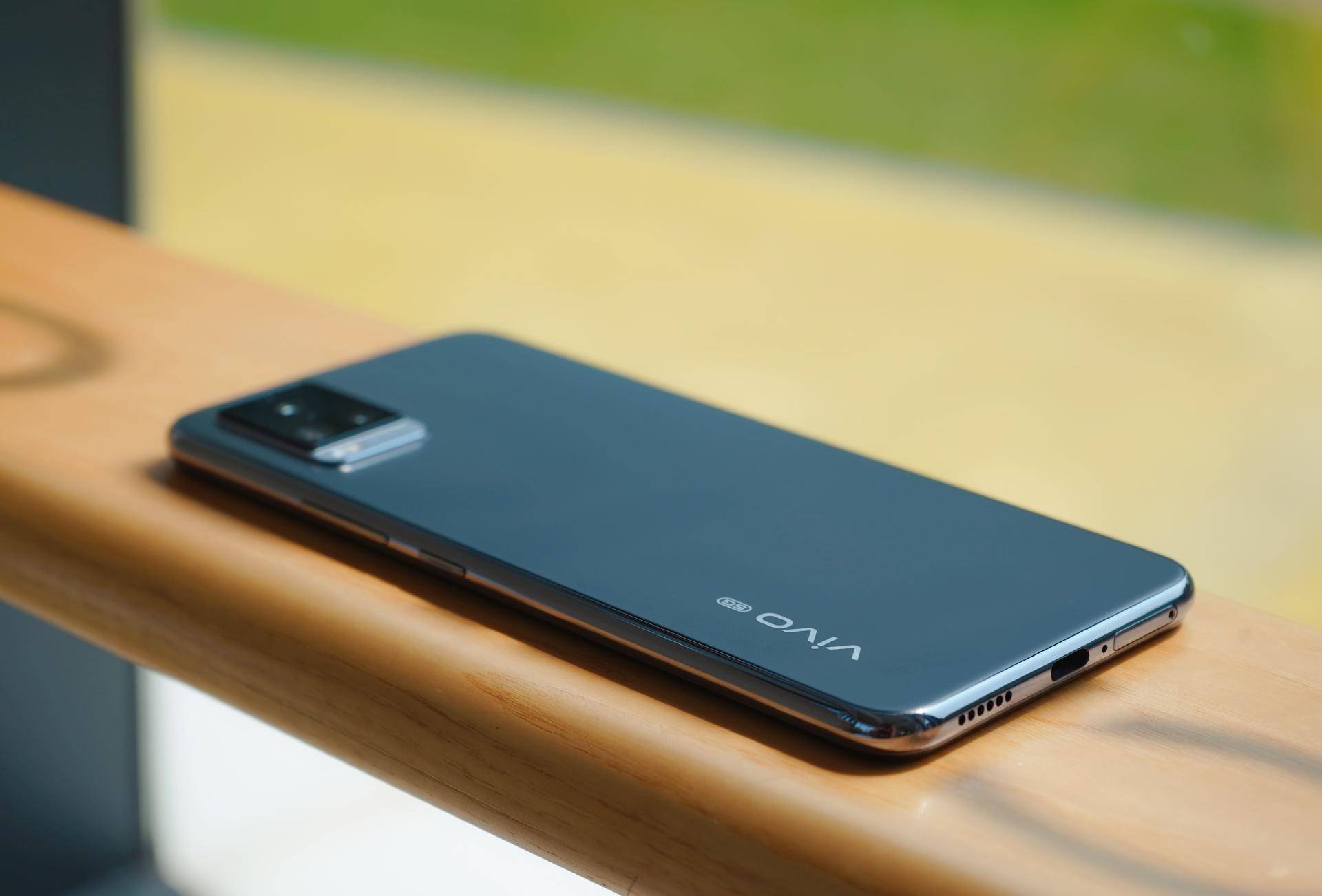 vivo s7爵士黑图赏:极致轻薄带来极致体验__财经头条