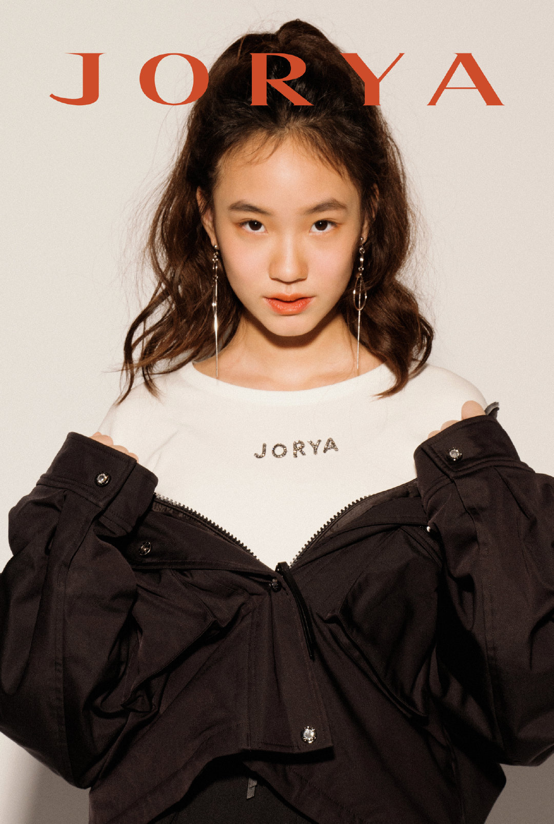 小s女儿再度合拍大片!一个厌世脸,一个偶像女主脸,小s让位啦