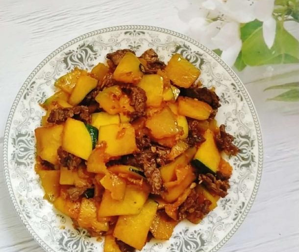 家常版牛肉炒南瓜,新鲜美味