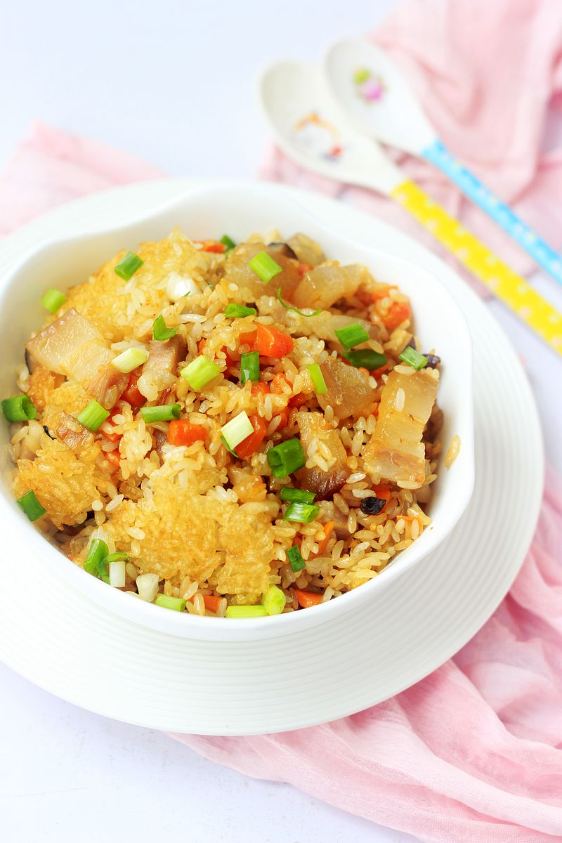 电饭煲做煲仔饭有窍门想让锅巴厚实焦香脆只要两步骤就搞定