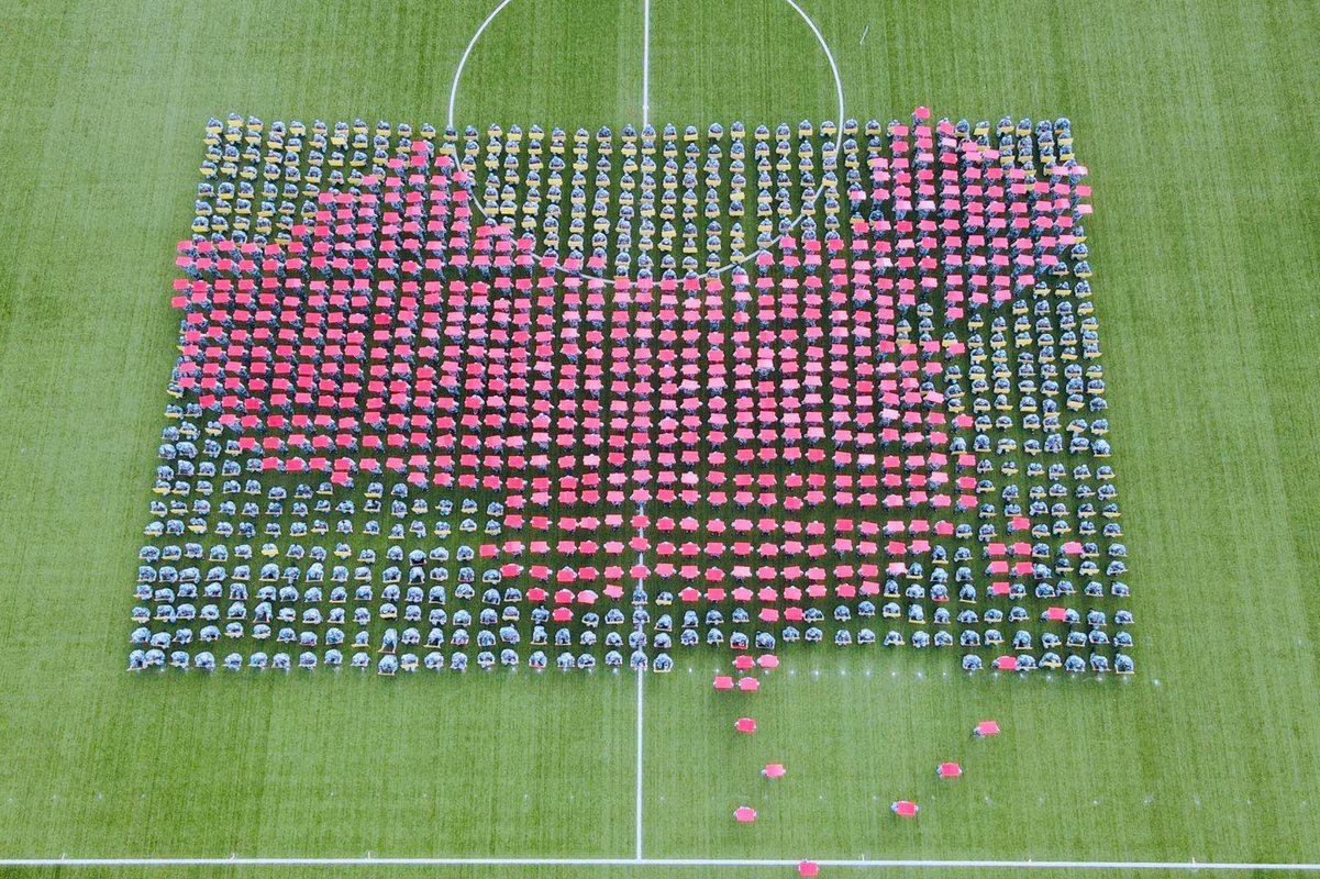 华中农大2020级本科生军训结业式,这方阵表演燃炸了