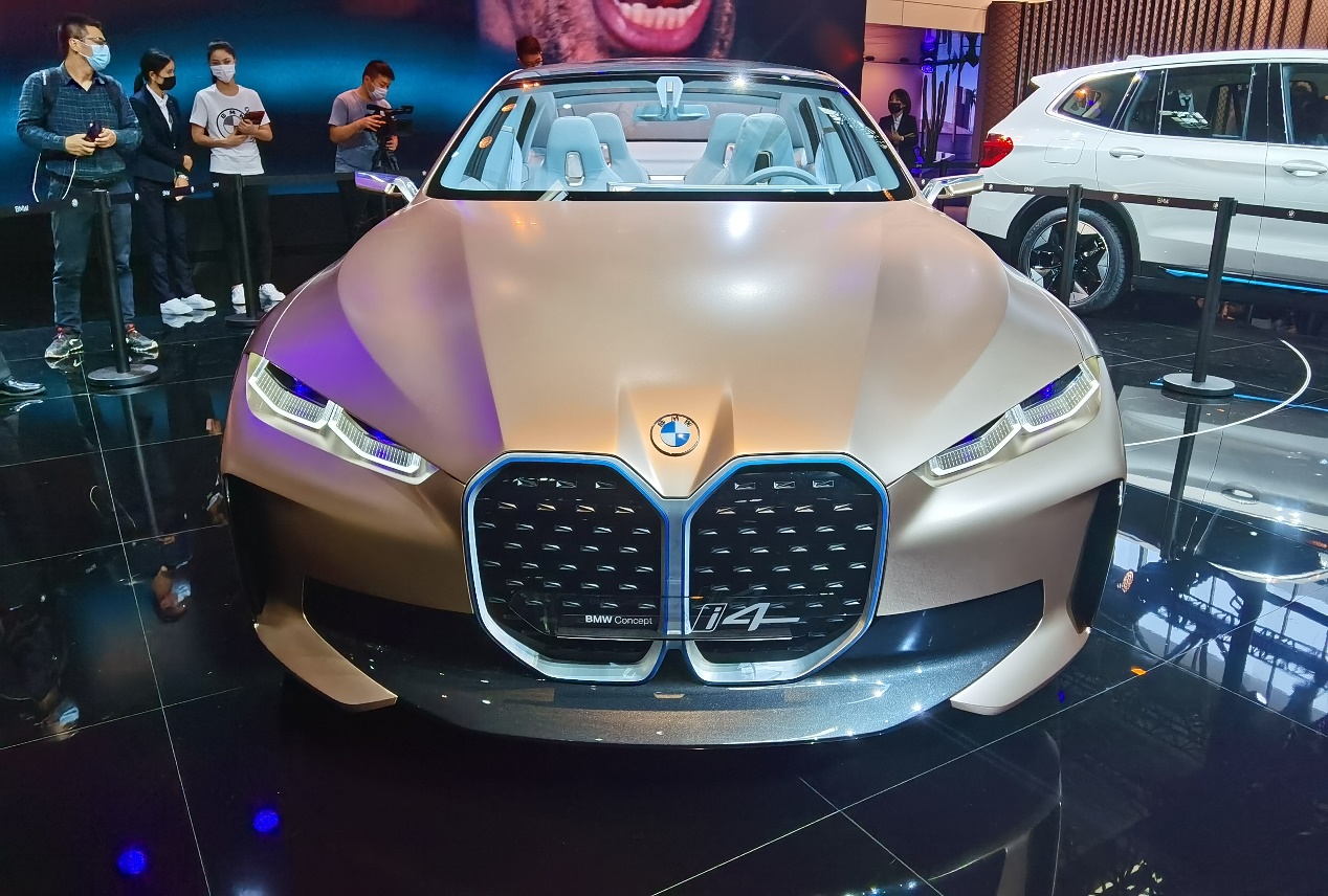 搭载第五代edrive,续航600km,宝马i4亮相北京车展