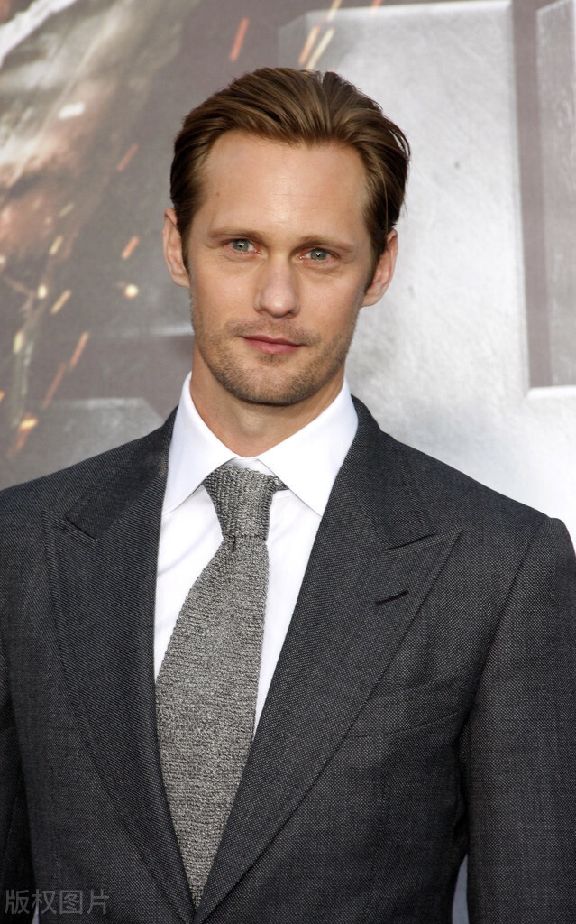 一米九四的瑞典男演员登上意大利版vogue男装版封面好帅