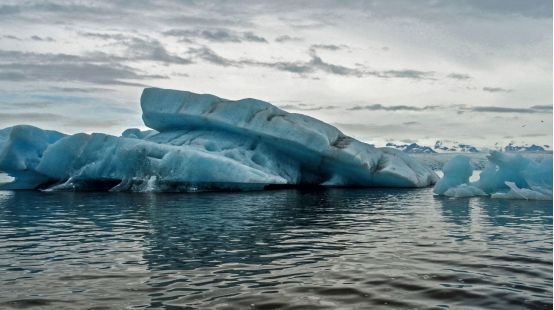 避免海水温度过高,这样,就可以避免海洋生态环境彻底失衡,人类也可以