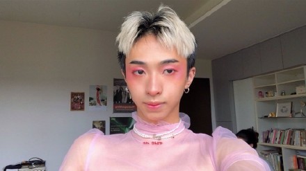 伊能静18岁儿子"男扮女装"被网暴!单亲家庭影响大还是个人喜好