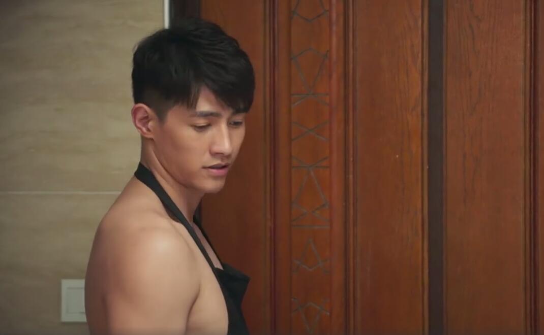 光着上身戴围裙,李子峰这样的身材和颜值,谁能顶得住?