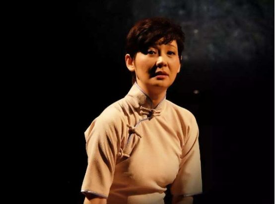 与老师恋爱遭抛弃转身蛰伏七年挤走原配嫁给冯导的徐帆幸福吗