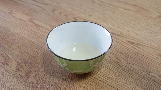 板栗好吃剥壳难，农村姑娘教你简单做法，不炒不煮，个个自动脱皮休闲区蓝鸢梦想 - Www.slyday.coM