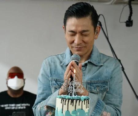 刘德华举办线上生日会,现场镜头对准他的脸,确定是59岁的人?