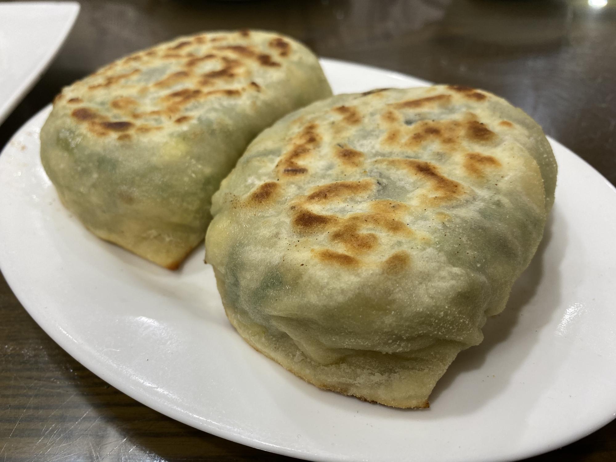 天津这家清真牛肉馅饼真不错,四皮儿三馅儿,回民的老爆三挺好吃