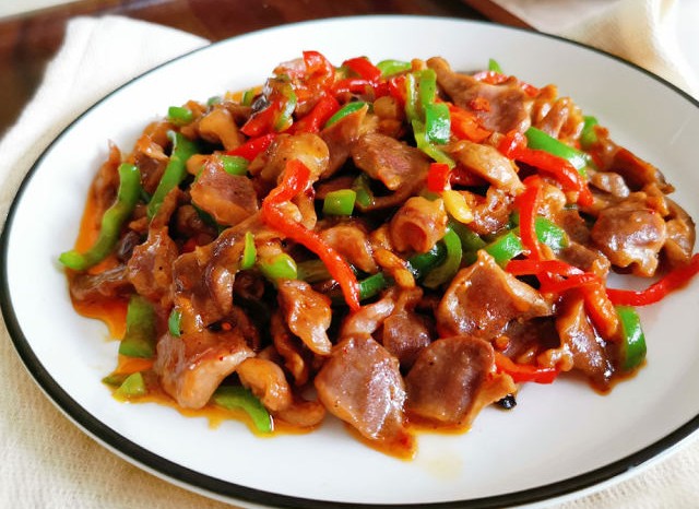 中级 爆炒 香辣 一小时主料:鸡胗辅料:小米辣调料:豆瓣酱洋葱木耳生抽