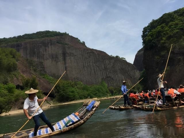 小小竹排江中游,巍巍青山两岸走……武夷山九曲漂流遇同乡|玉女峰|竹排|九曲溪_新浪新闻