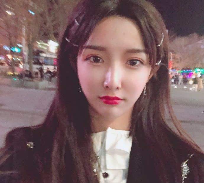 这是要做回男孩子了?艾比被封女神封号,一脸的不开心