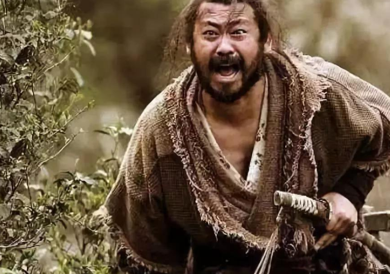 脸上之所以有横肉是因为经常说狠话和瞪人,因为面部表情如果太大就会