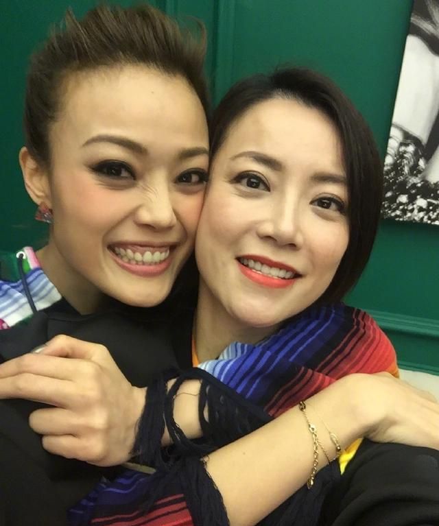 容祖儿出道21周年霍汶希晒旧合照庆祝一如既往单纯和优秀