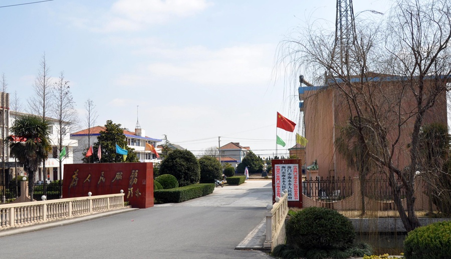 江苏南通海门市最小的镇,面积仅十多平方公里,位于崇明岛上