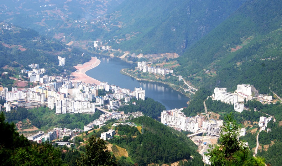 湖北巴东县最北的镇,和重庆交界,是神农溪景区的组成部分