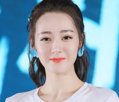 女明星化淡妆,热巴变少女,关晓彤素雅,看到孔雪儿:换了张脸!