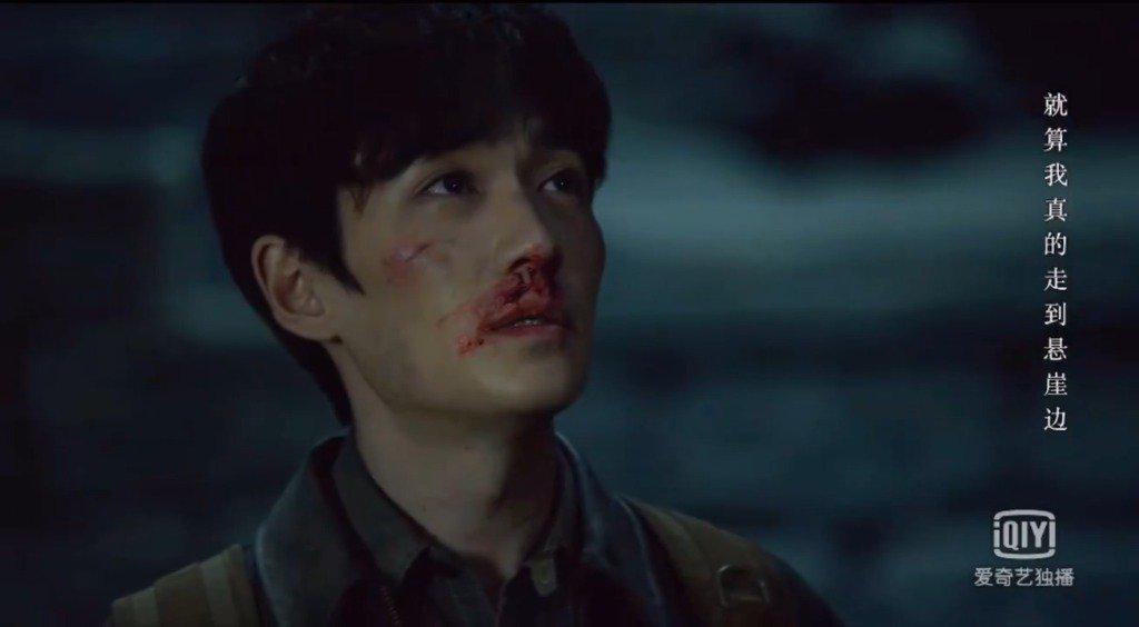 30 03:30 为您推荐: 吴邪在跟胖子打电话的时候讲计划的时候突然吐血