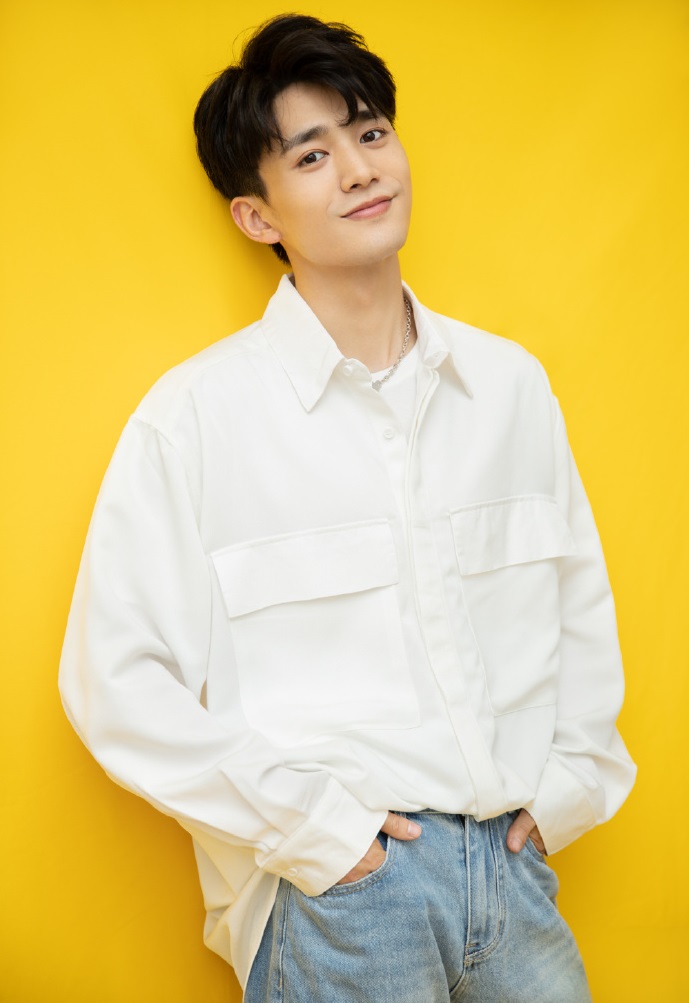 杨幂力捧何炅谢娜提携奶甜易大千在快乐大本营人气爆棚