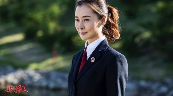 她出身军旅世家,前任为她净身出户离婚,如今46岁仍是孤身一人|柯蓝